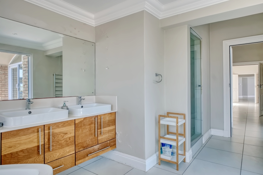 5 Bedroom Property for Sale in Blue Horizon Bay Eastern Cape